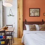 São Vitor Studio w/ Patio by LovelyStay